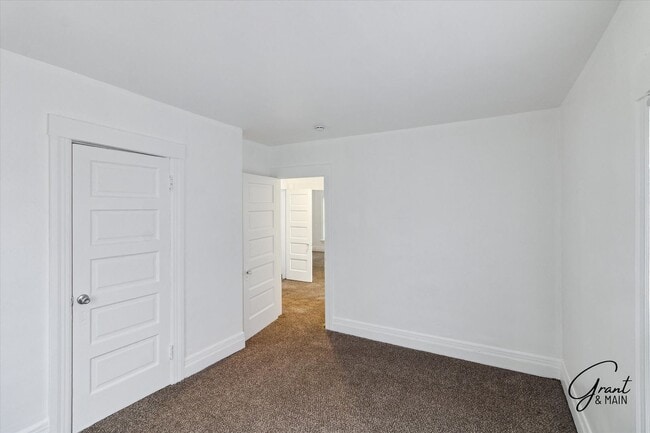 Building Photo - $1495 - 4 Bedroom/2 Bath Home in Islandview