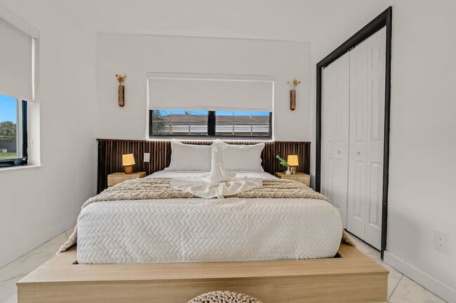 Building Photo - 20140 NE 25th Ct