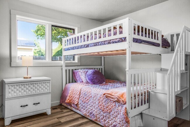 Building Photo - Furnished Short-Term Rental in Eagle – Pool & Prime Location!