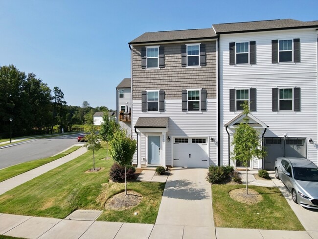 Building Photo - 11005 Woodland Crk Wy