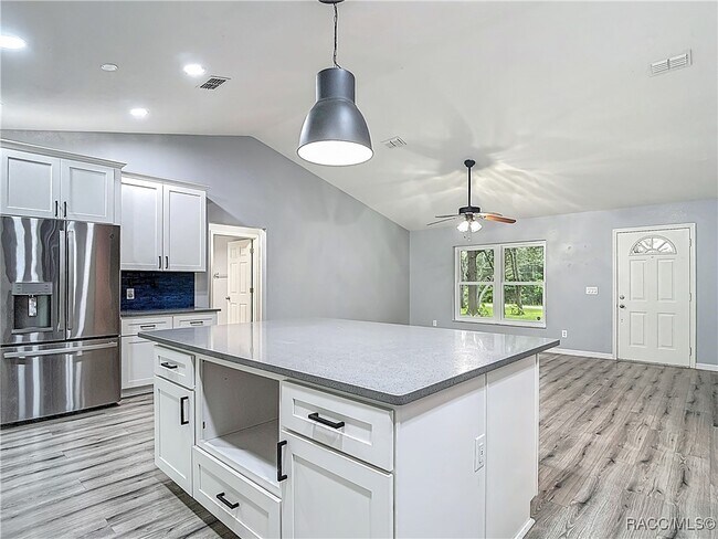 Building Photo - 884 W Massachusetts St