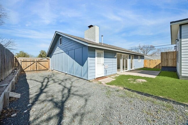 Building Photo - 1411 Fairfield Dr