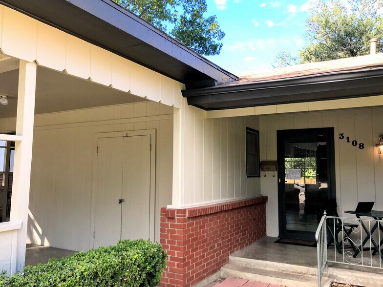 Building Photo - 3108 Medina Ave