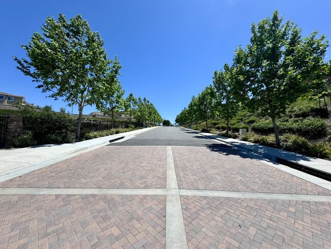 Building Photo - Stunning 4 bedroom 3 bathroom Murrieta hom...
