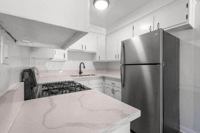 Building Photo - 3212 W 60th St
