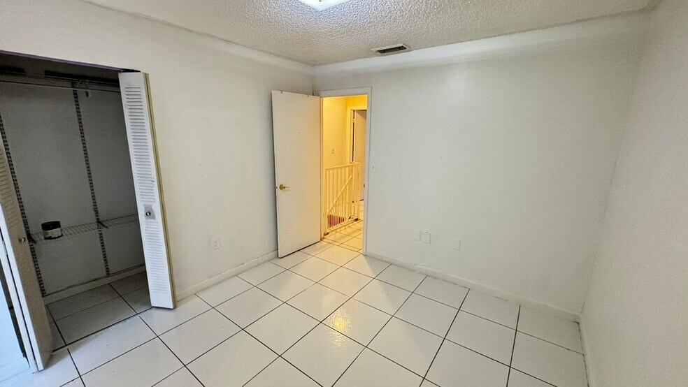 Building Photo - 2319 W 60th St