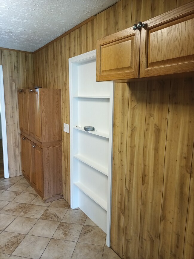 Building Photo - 471 Logan Ave