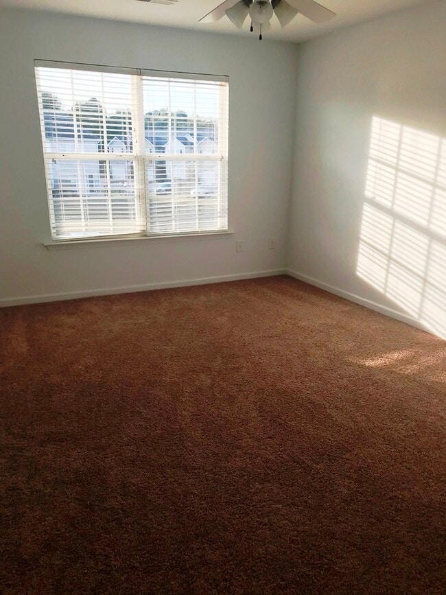 Building Photo - 819 Bellview Way