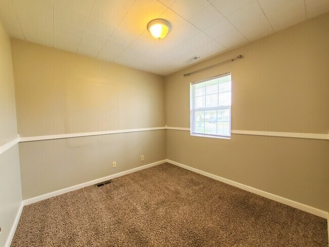 Building Photo - 1915 Little Ave