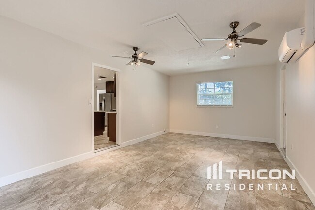 Building Photo - 285 W Oak Hill Rd