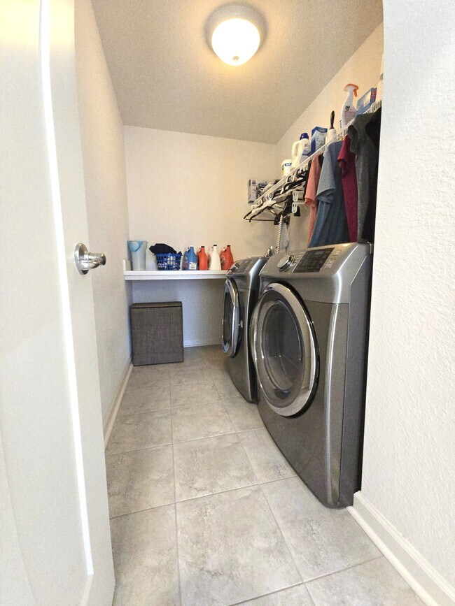 Building Photo - 1129 Flower St