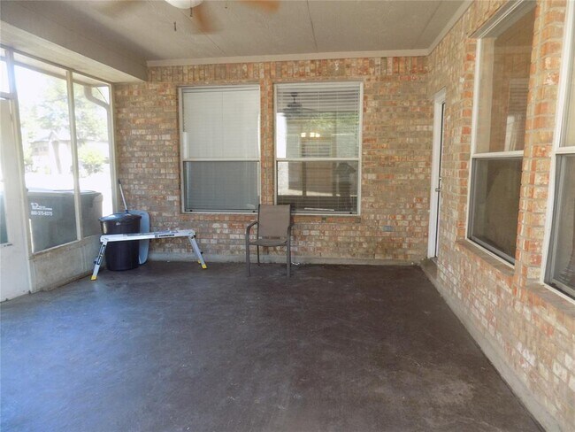 Building Photo - 30202 Oak Tree Dr