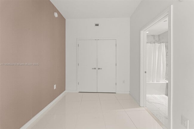 Building Photo - 851 NE 1st Ave