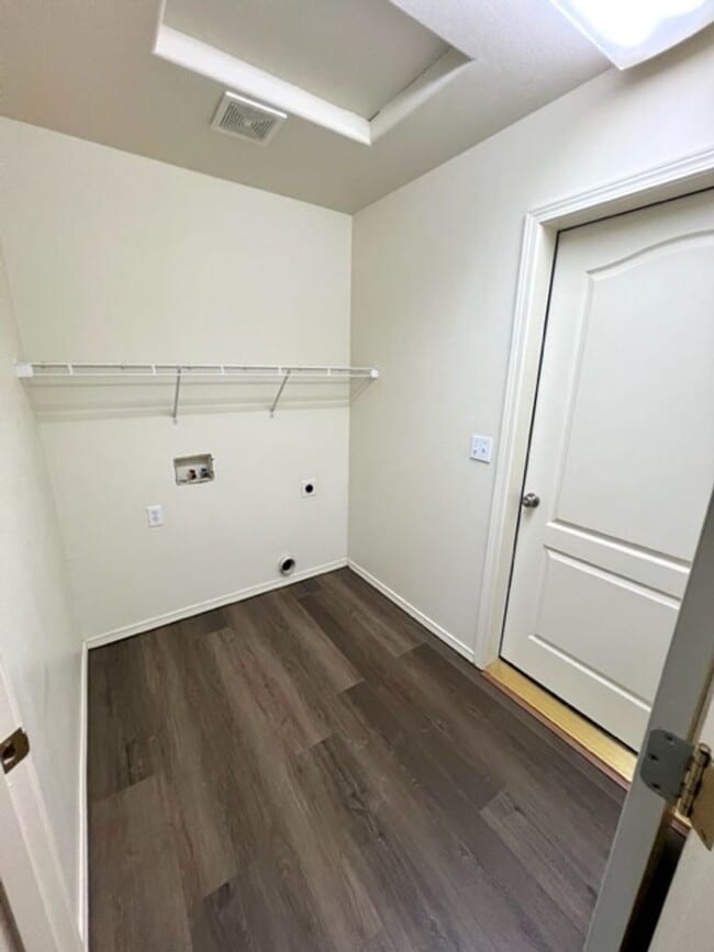 Building Photo - Lovely Single Level 3 Bedroom home in Redmond!