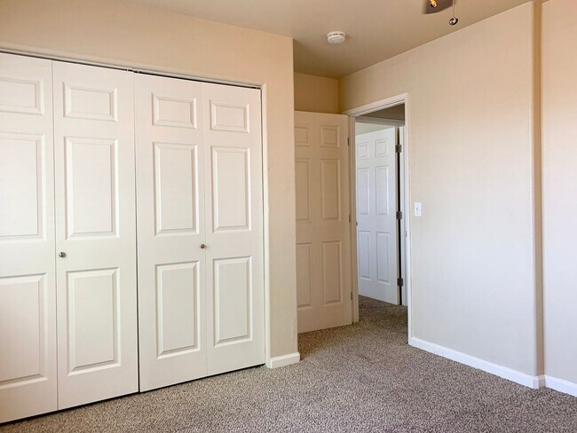 Building Photo - RENT REDUCED on 4 Bedroom with Huge Backyard!!!