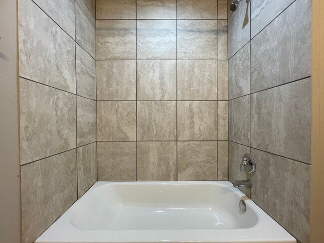 Building Photo - Town home for rent