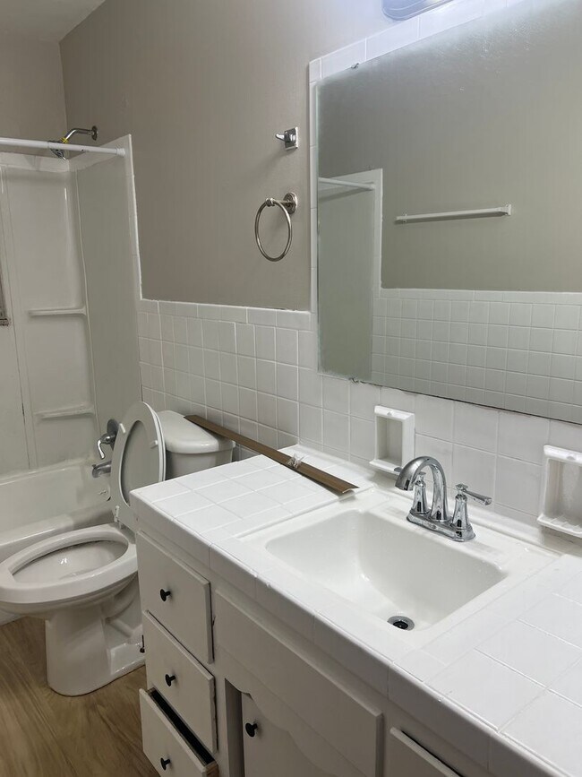 Building Photo - 6111 Laurel Hall Dr