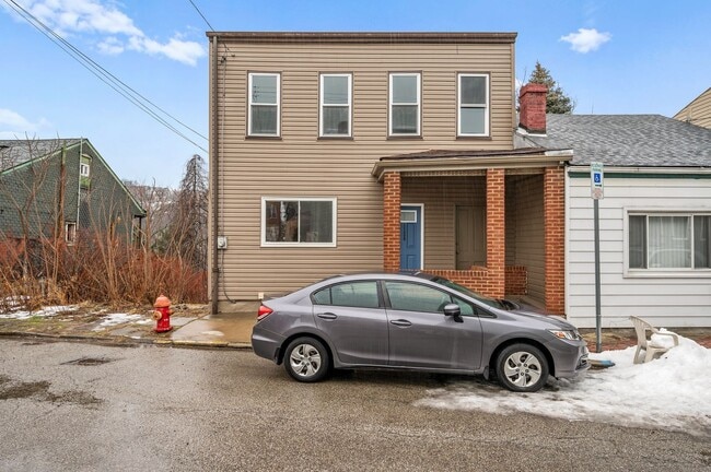 Building Photo - PRICE REDUCED on this Recently Renovated 3 Bed/1 Bath Home in Troy Hill