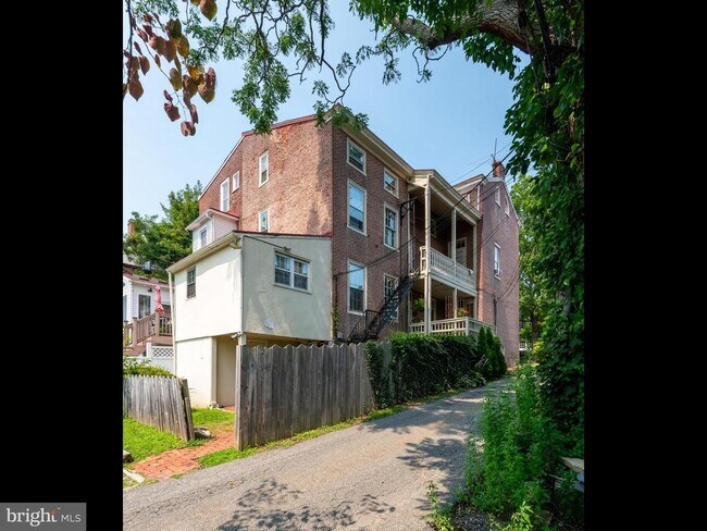 Building Photo - 318 N Matlack St