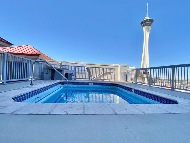 Building Photo - GREAT 1 BED, 1 BATH 867 SQFT HIGH RISE CON...