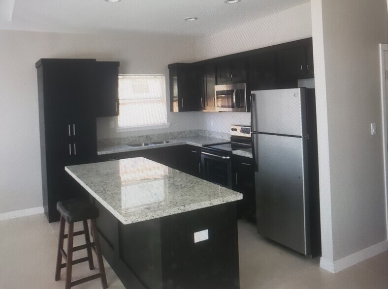 Building Photo - 1516 Coyote Hills