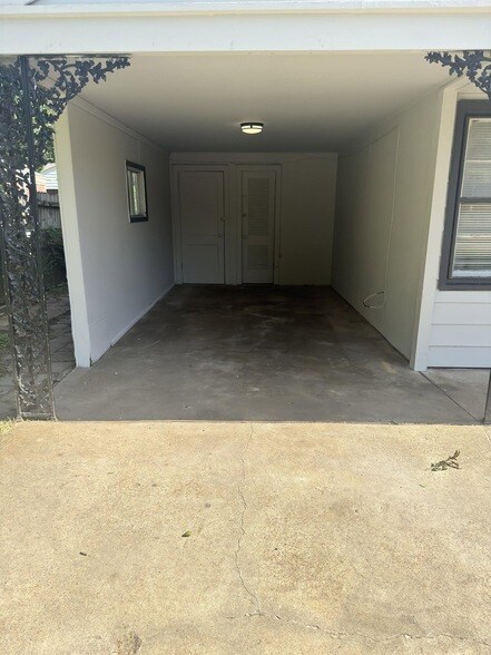 Building Photo - 4742 Violet Ave