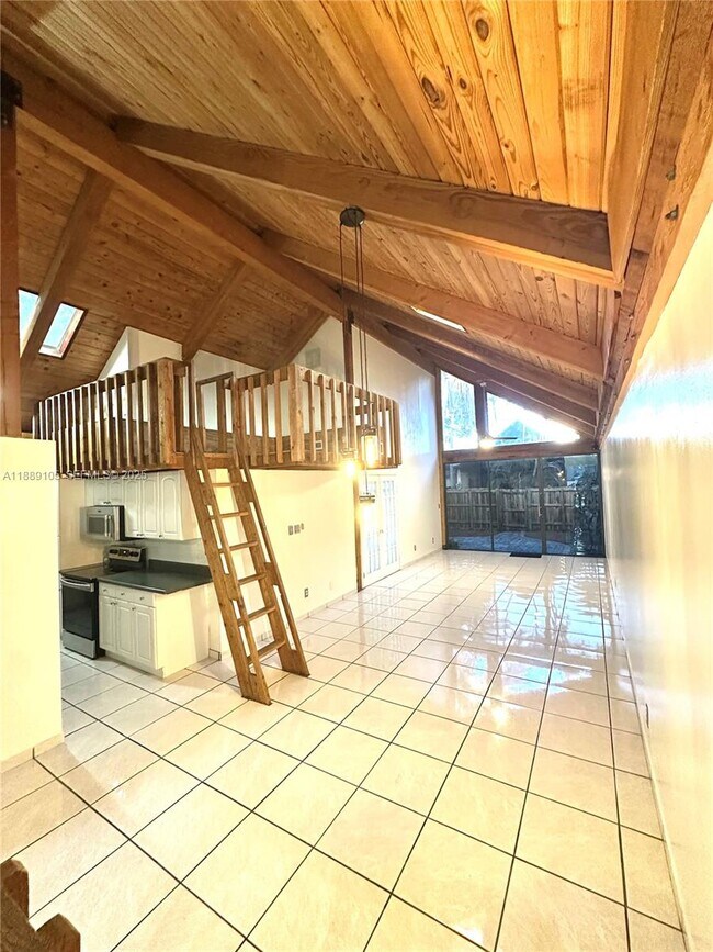 Building Photo - 497 N University Dr