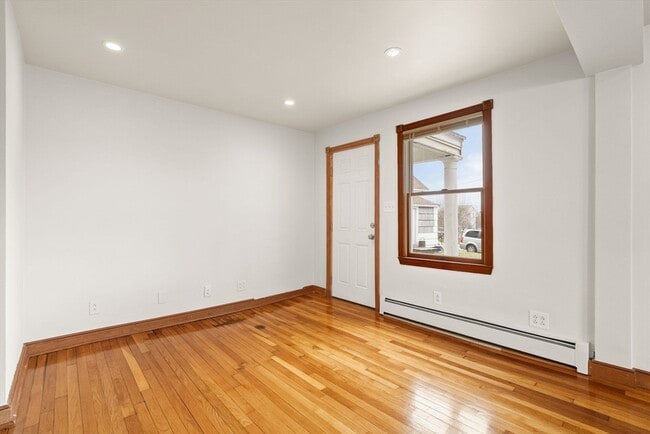 Building Photo - 10 Ernest Ave