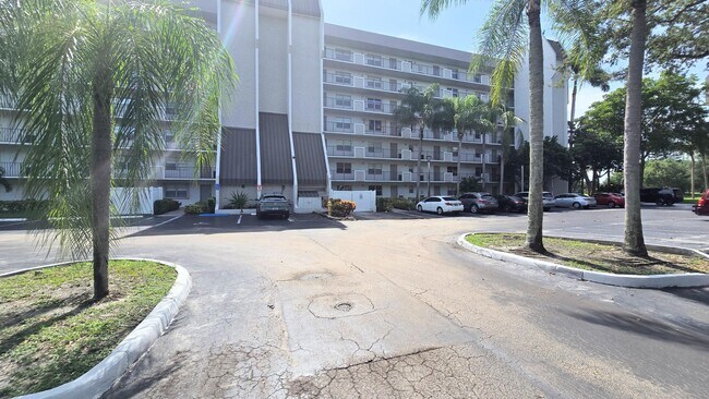 Building Photo - 3100 W Rolling Hills Cir