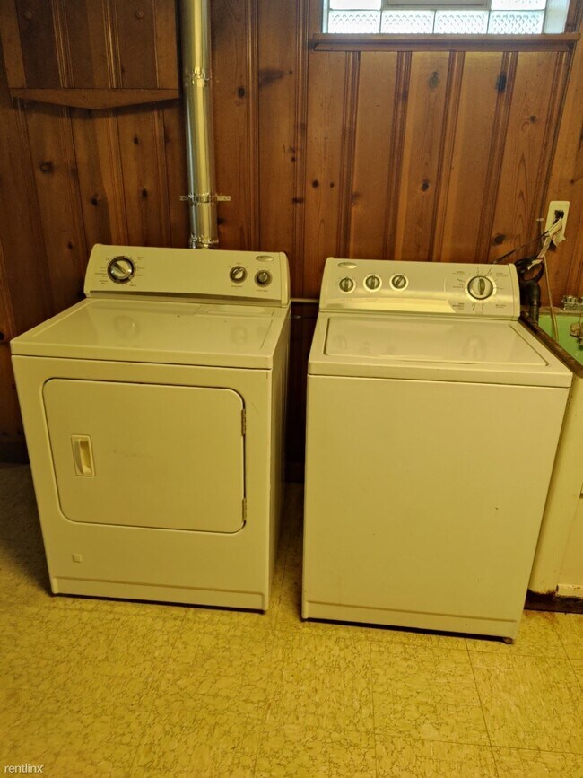 Building Photo - 3 br, 1 bath House - 8476 Riverview St