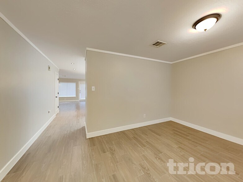 Building Photo - 21880 Silver Oak Ct