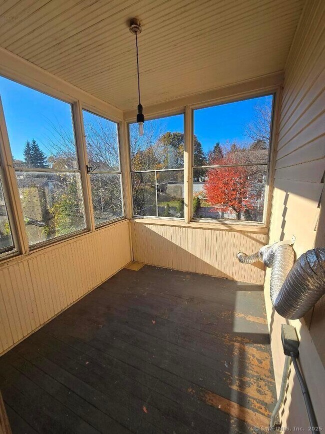 Building Photo - 67 Fox St