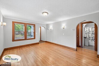 Building Photo - Recently Remodeled 2 Bedroom Home