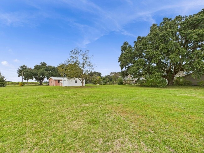 Building Photo - COMING SOON! 2 bed 2 bath home!