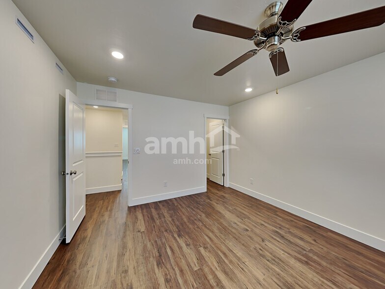 Building Photo - 6179 W Calle Lingo