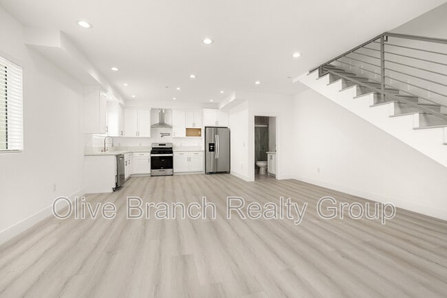 Building Photo - 923 N Beaudry Ave
