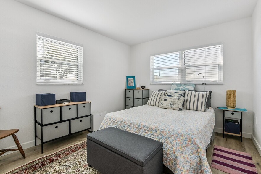 Building Photo - 2308 1st St