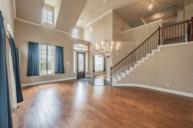 Building Photo - 1605 Buckhorn Dr