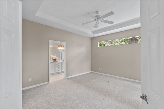 Building Photo - 800 Crestwood Dr