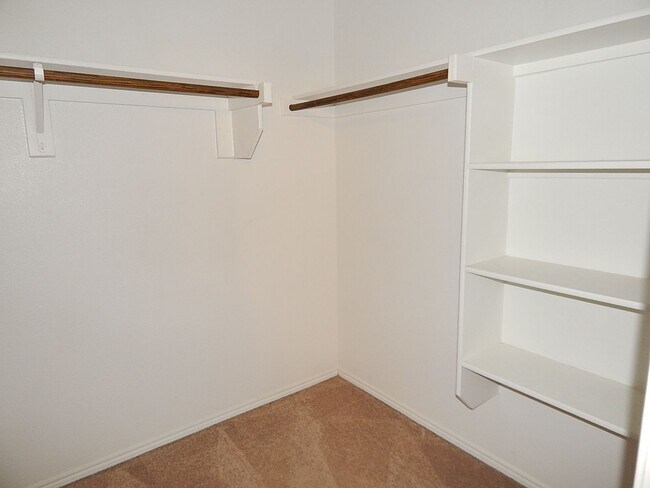 Building Photo - Spacious Updated Home in Spring Meadows Near Vernon Elementary with Tankless Water Heater and Com...