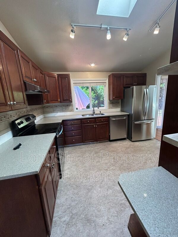 Building Photo - 4181 NW Jasmine Pl
