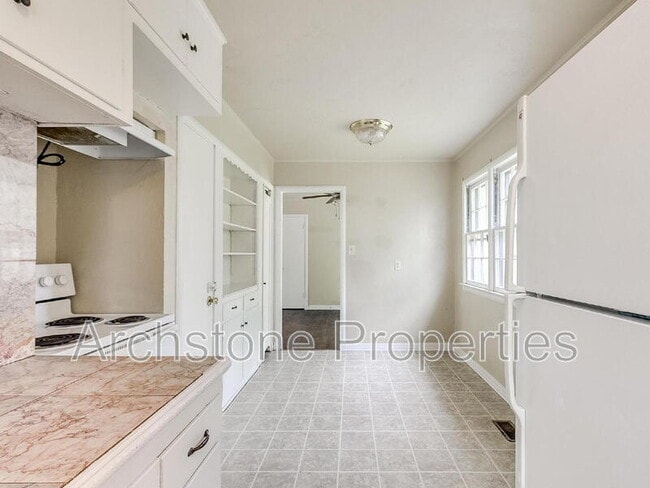 Building Photo - 1614 SW 41st St
