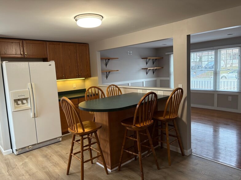 Kitchen - 1049 Mariner Ave