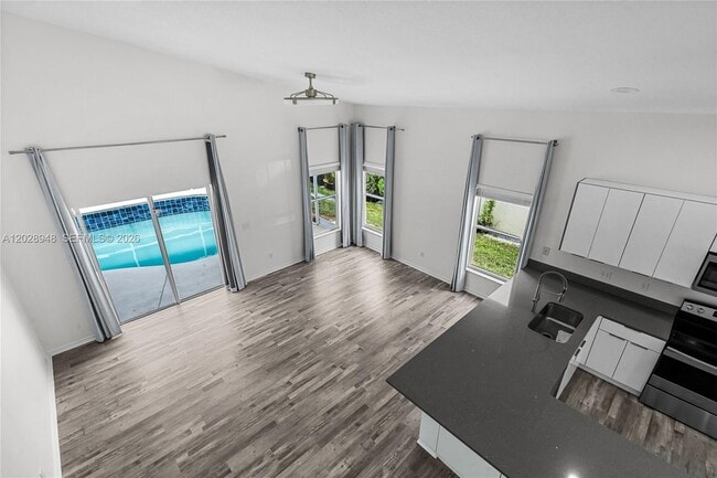 Building Photo - 434 Castlemain Cir