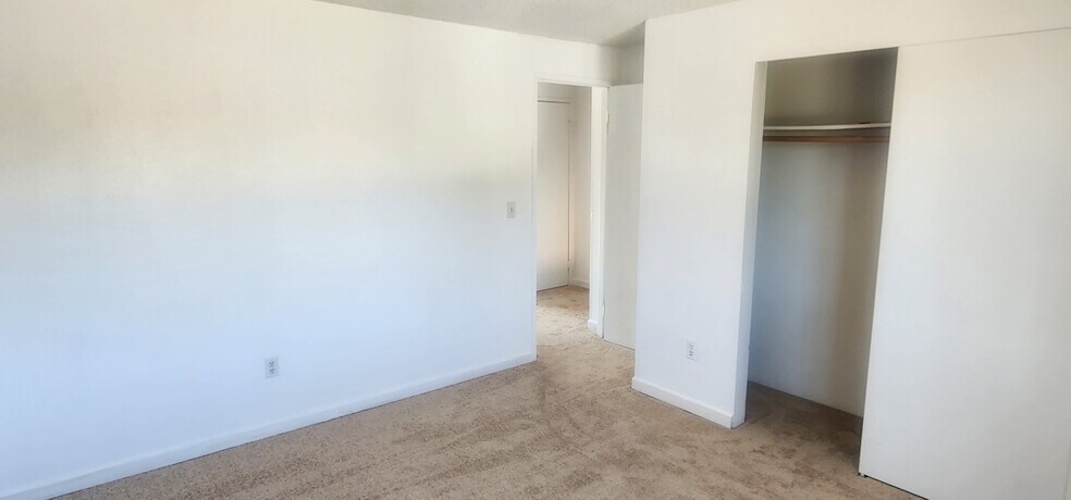 Bedroom - 4304 S Cedar St