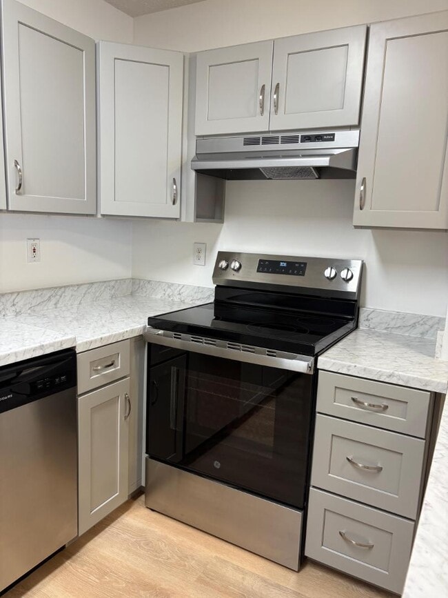 Building Photo - 100 Kazmira Ct