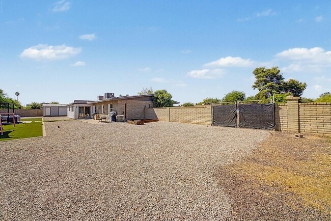 Building Photo - 6315 E Delcoa Ave