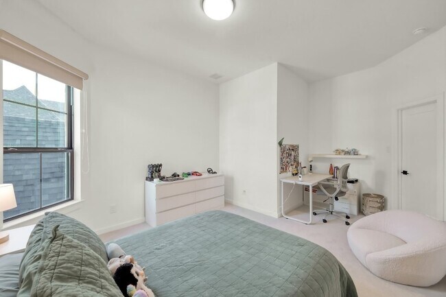 Building Photo - 212 S Empress Grn Pl