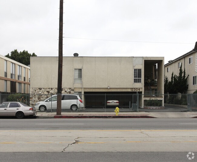 Building Photo - 12304 Burbank Blvd