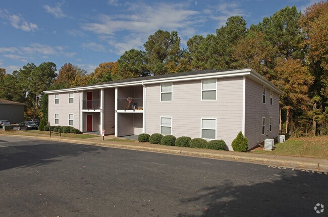 Primary Photo - Oak Hill Apartments